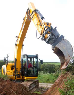 Operated digger hire with tiltrotator